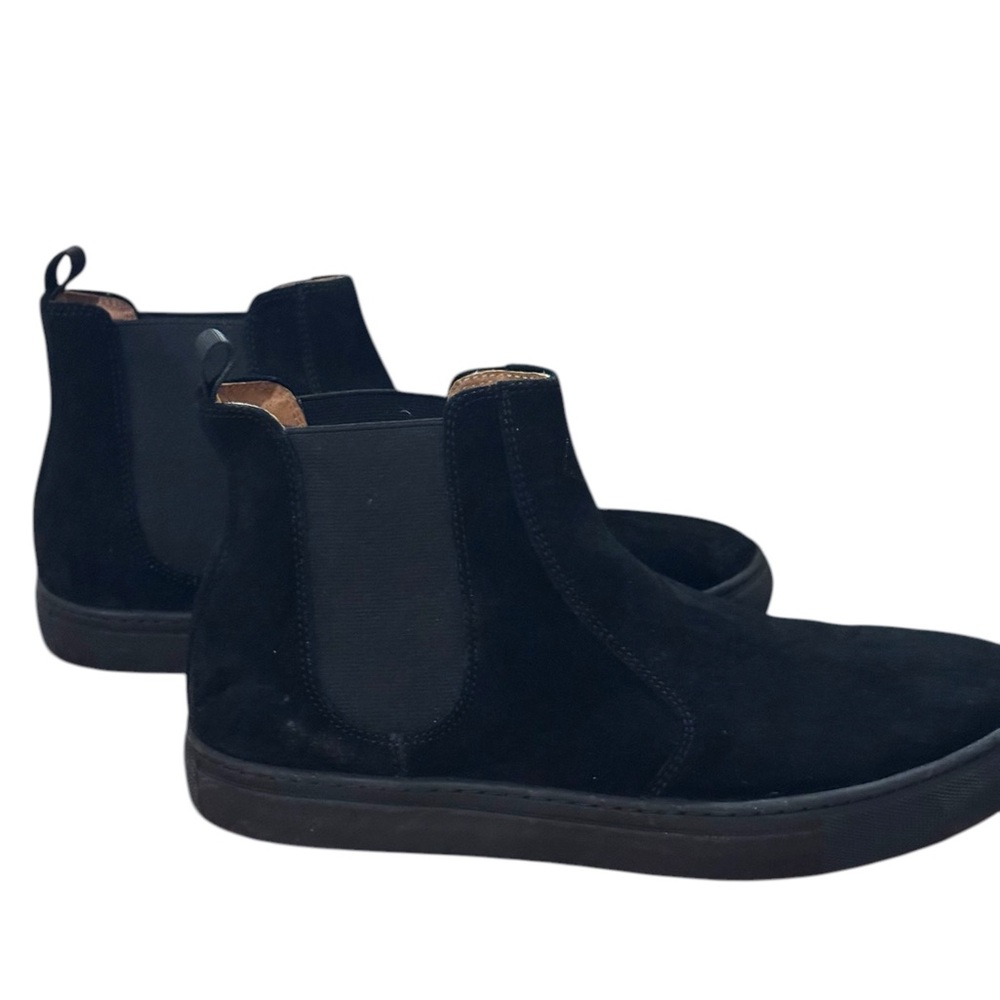 Black Suede Chelsea Boots with Elastic Panels